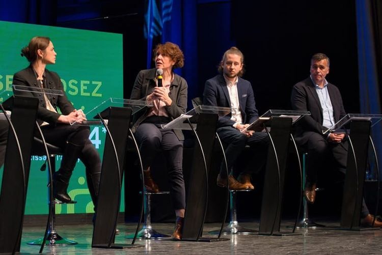 Les intervenants de la table ronde sur les enjeux climatiques, lors de l'assemblée générale d'Euralis, à Pau le 10 février 2023.