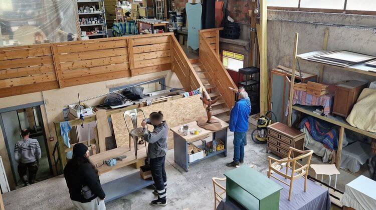 ECLOZ - Un espace pour donner une seconde vie à ses meubles en bois