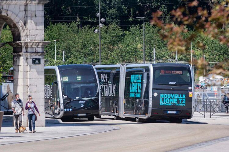Deux Tram'Bus se croisent à Bayonne