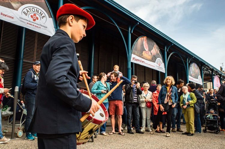 Animation musicale sur la Foire au Jambon de Bayonne