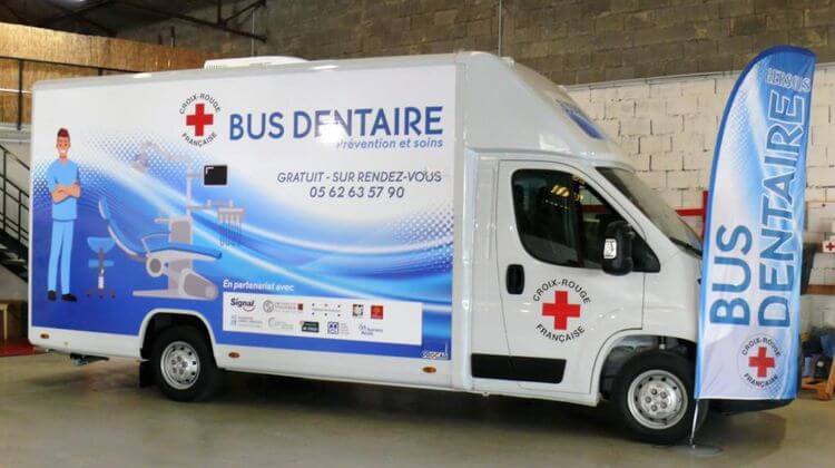 BUS DENTAIRE – Avec la Croix Rouge sur les routes du Gers