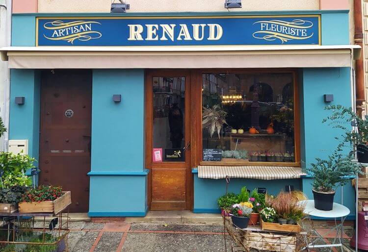 La devanture et l'enseigne de l'artisan fleuriste Renaud à l'Isle-Jourdain