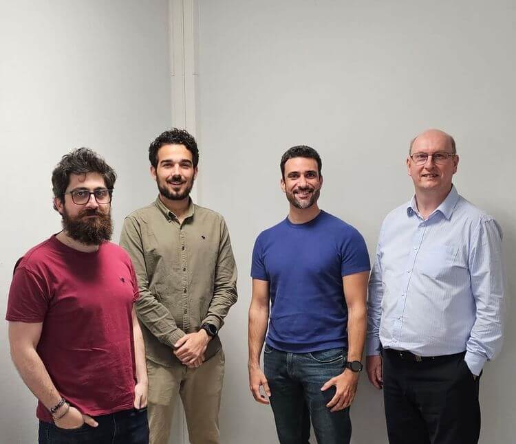 Sébastien Carré et l'équipe de développeur web, co-fondateur de l'application Luciole, au Pays-basque.