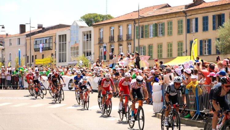 Le peloton du Tour de France lors de son passage dans les Landes en 2021.