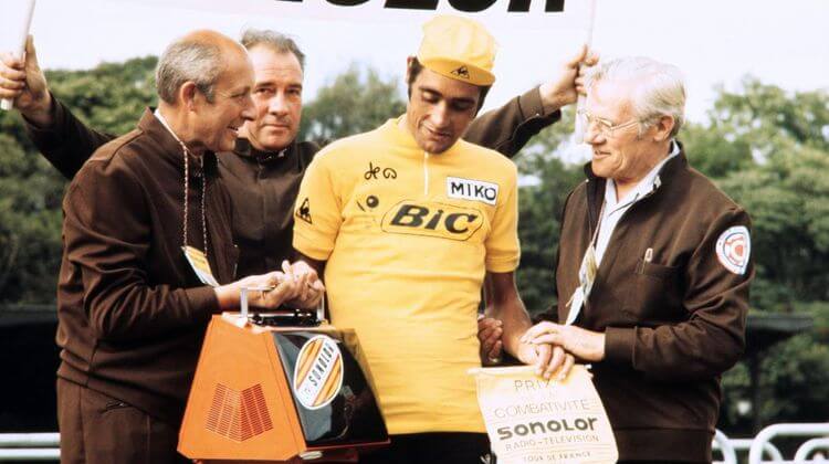 Luis Ocana lors de son arrivée du Tour de France 1973.