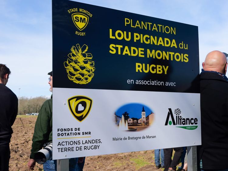 La pancarte de Lou Pignada à Bretagne de Marsan.