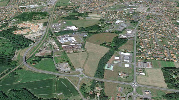 Une vue aérienne du site qui accueillera le prochain site de santé de Narrosse.