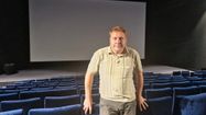 Xavier Le Falher, programmateur général du Méliès, dans une des salles du cinéma d'art et d'essai au Foirail, à Pau.