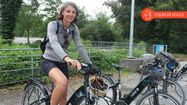 Alexandra Clercq, la gérante de l'entreprise Pyrène à vélo, qui propose une découverte sportive et gustative du Béarn.