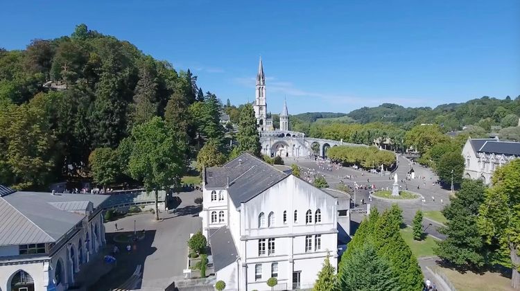GROS SUCCÈS – Des milliers sur l’appli du Sanctuaire de Lourdes