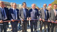 Jean-Pierre Farandou, PDG de la SNCF, et François Bayrou, maire de Pau, entourés des élus locaux pour l'inauguration du pôle multimodal de la gare de Pau.