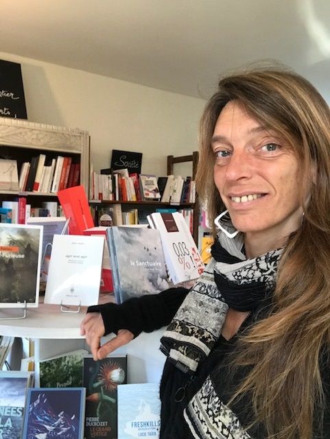 Karine Depeyre, la gérante du bistro-librairie Le Kairn d’Aras-en-Lavedan, en Bigorre.