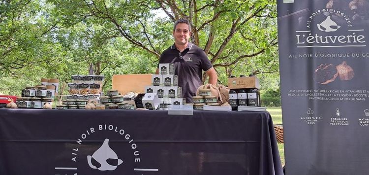 Un stand de L'Étuverie à la campagne, avec les produits proposés à la dégustation et la vente