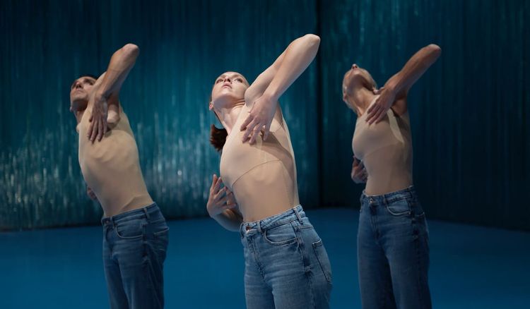 Les danseurs du Mallandain Ballet lors de la chorégraphie Ballet4Boobies, sensibilisant au cancer du sein. Crédit photo : Anne Kuhn