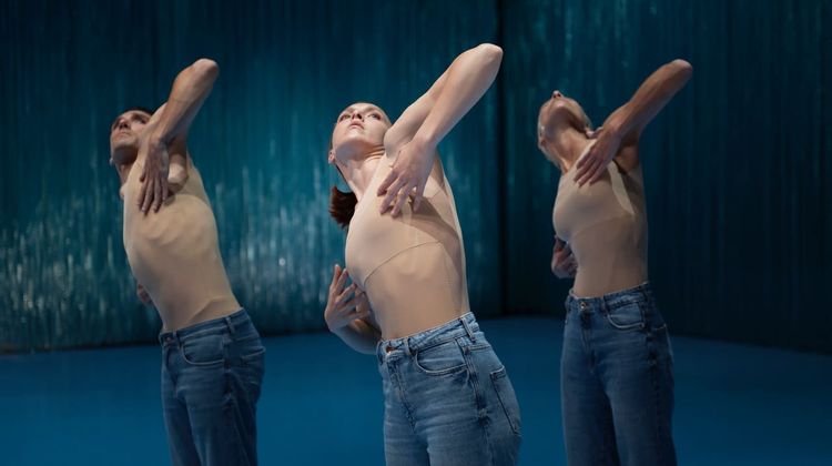 Les danseurs du Mallandain Ballet lors de la chorégraphie Ballet4Boobies, sensibilisant au cancer du sein. Crédit photo : Anne Kuhn