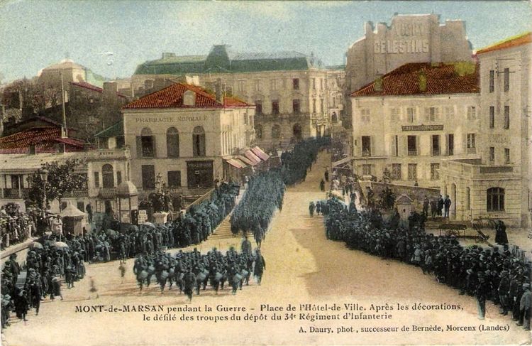 Des soldats landais défilent à Mont-de-Marsan.