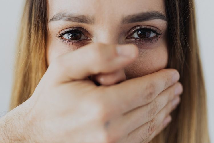 Une femme victime de violences conjugales.