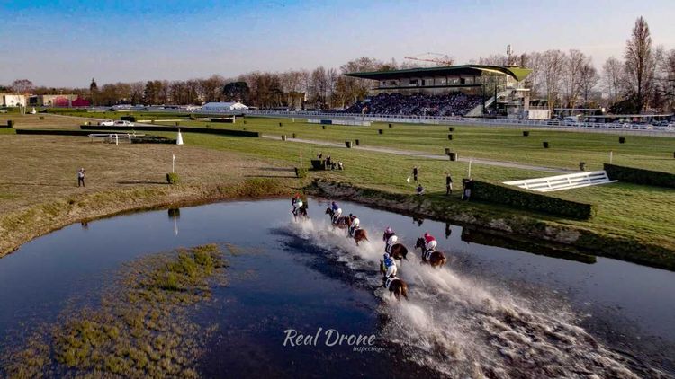 Le Meeting d'hiver de l'hippodrome de Pau. Crédit photo : Real Drone Inspection