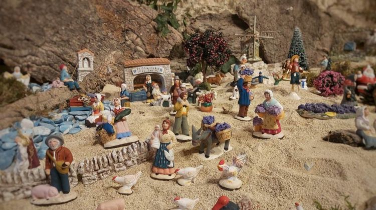 20.000 SANTONS – Collection de figurines en vente au Château de Lavardens