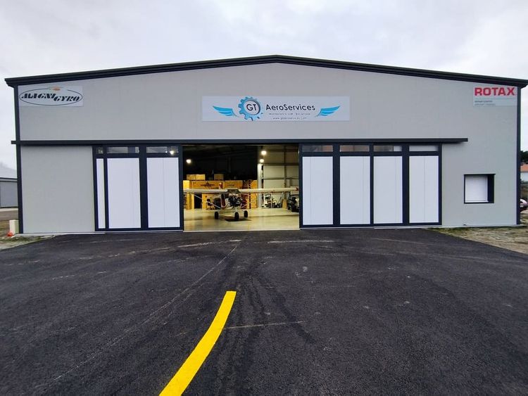 Le hangar de GT Aéroservices, de l'extérieur.