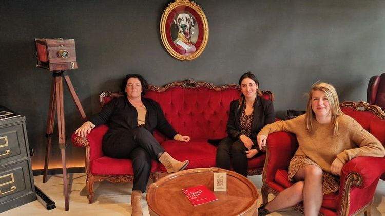 Pascale Bulteau, Laura Bidau et Emilie Blanchot, de l'Avant Scène, dans le nouvel espace privatisable Le Loft, à Pau.