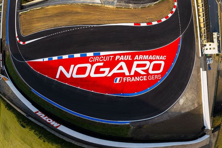 Une photo aérienne du circuit Paul-Armagnac de Nogaro.