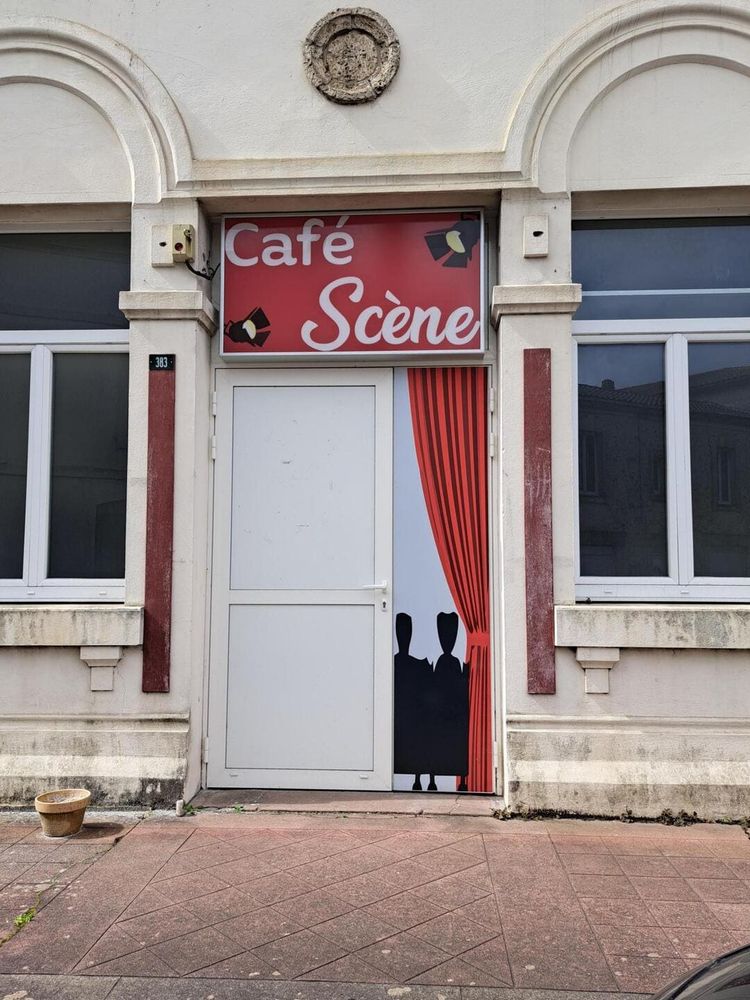 La devanture du Café Scène.