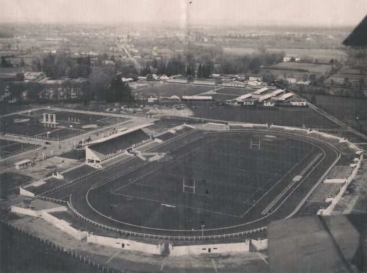 Le stade du Hameau lors de sa construction en 1949, à Pau.