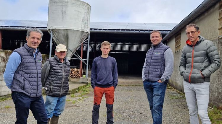 Visite d'une ferme équipée d'une centrale photovoltaïque via la filiale du groupe coopératif agricole Euralis, baptisée Eurasolis.