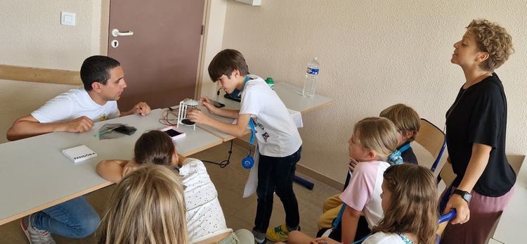 Les enfants participants à un atelier lors de la deuxième édition du Campus des enfants, à  Pau.