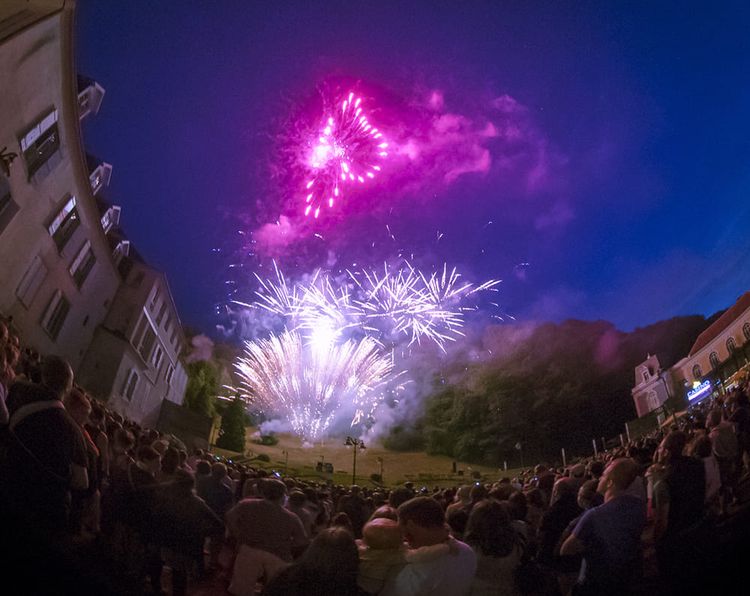 Le feu d'artifice du 14 juillet à Bagnères-de-Bigorre.