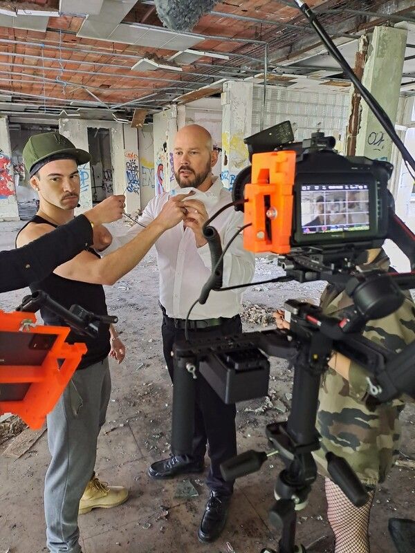 Les bénévoles membres de l'association Cinémage, lors du tournage du court-métrage La Bourde, en Béarn.