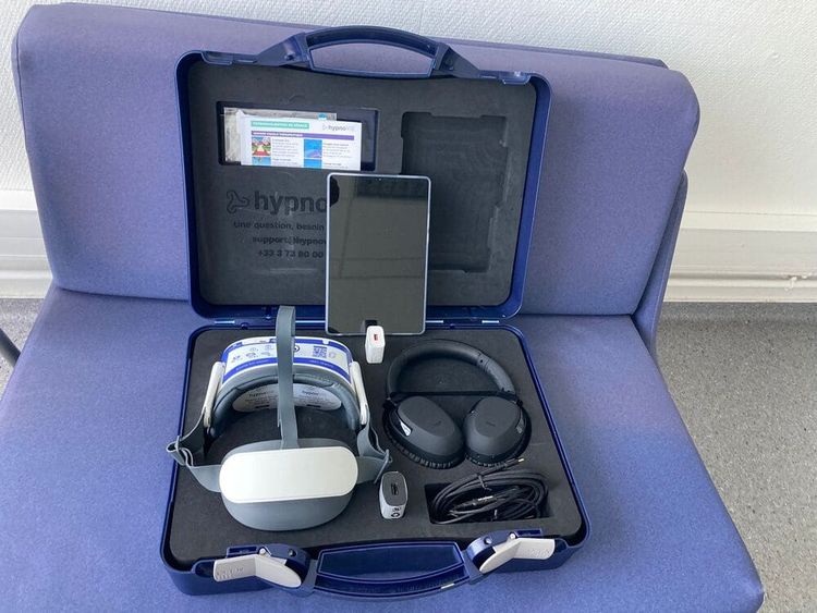 Le casque de réalité virtuelle du service de Soins Médicaux et de Réadaptation (SMR) mention système nerveux du Centre Hospitalier de la Côte Basque.