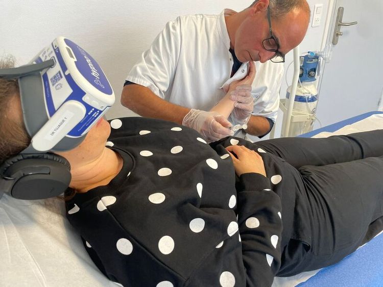 Le docteur Julien Tujague, chef du service de Soins Médicaux et de Réadaptation (SMR) mention système nerveux du Centre Hospitalier de la Côte Basque.