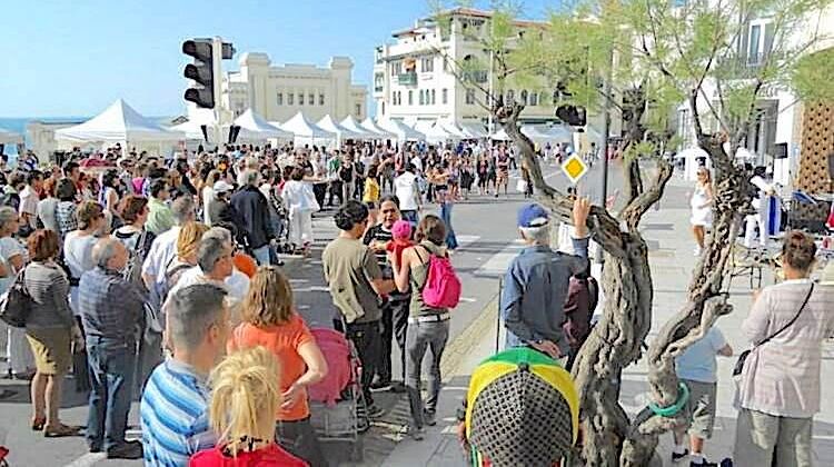 ON BRADE - Biarritz met ses boutiques dans la rue