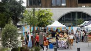 Le marché du quartier Saragosse, sur la place Laherrère.