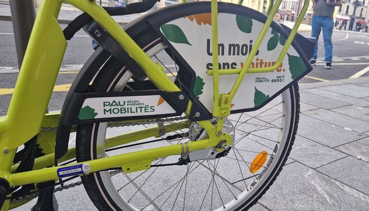 Les vélos électriques loués par Idélis aux participants du défi "Un mois sans voiture".