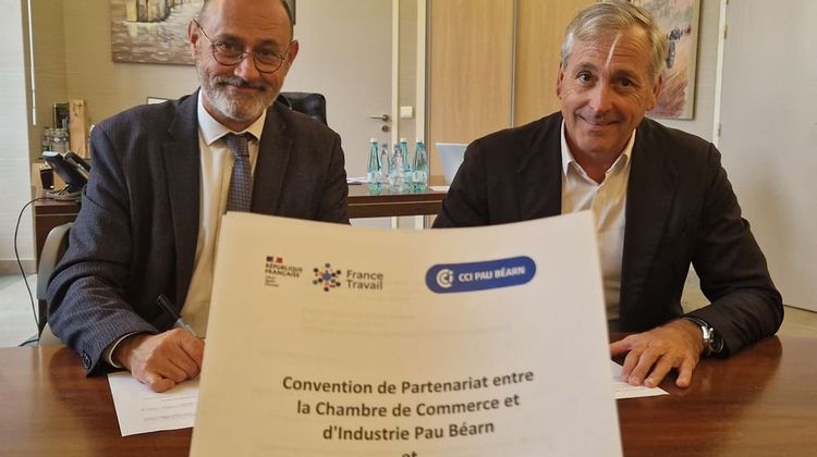 David Viala, directeur territorial de France Travail Pyrénées-Atlantiques, et Didier Laporte, président de la CCI Pau Béarn.