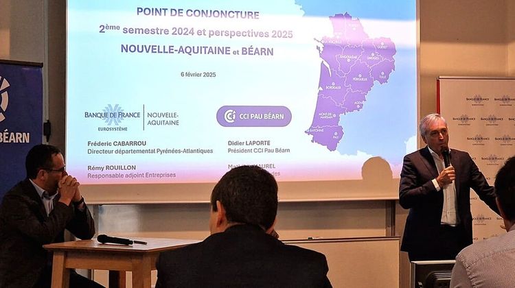 Frédéric Cabarrou, directeur départemental de la Banque de France, et Didier Laporte, président de la CCI Pau Béarn, lors du point conjoncture économique pour la Nouvelle-Aquitaine et le Béarn.