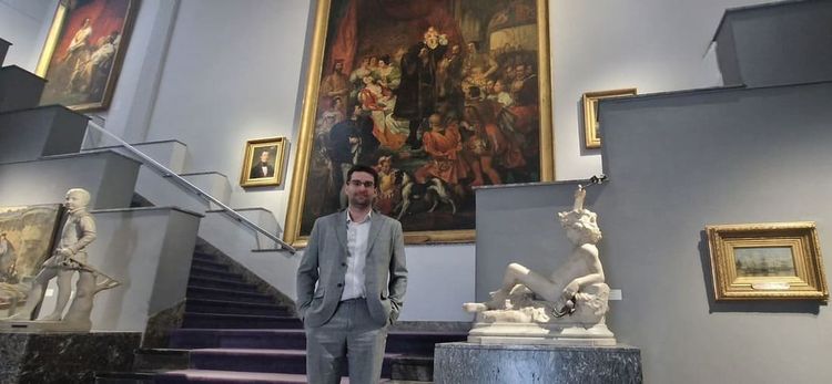 Fabien Leclerc, le nouveau directeur des musées des Beaux-Arts et Bernadotte de Pau, au milieu de l'atrium du musée des Beaux-Arts.