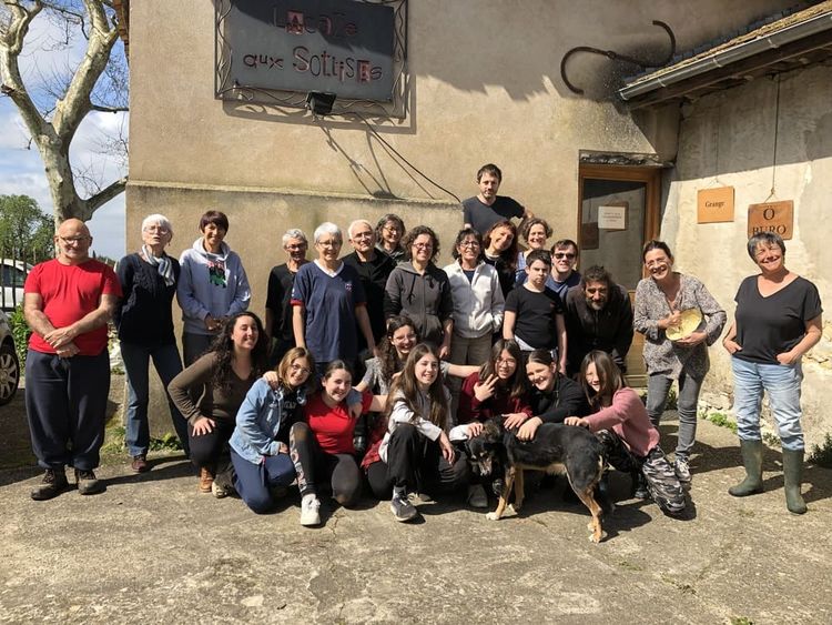 Des bénévoles ont participé à un des chantiers participatifs organisés par l'association culturelle Lacaze aux sottises, en Béarn.