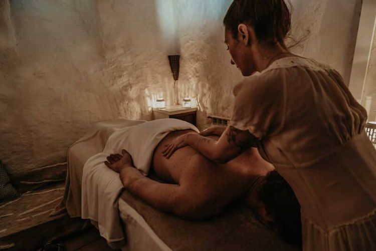 Les Bains de Secours proposent différents types de massages.