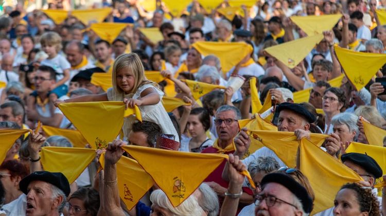 Le public rassemblé lors de la grande Cantèra, lors du festival Hestiv'Oc à Pau.