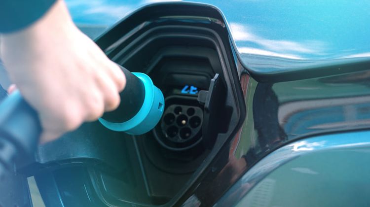BRANCHEMENTS - 658 bornes électriques pour les véhicules dans le 64