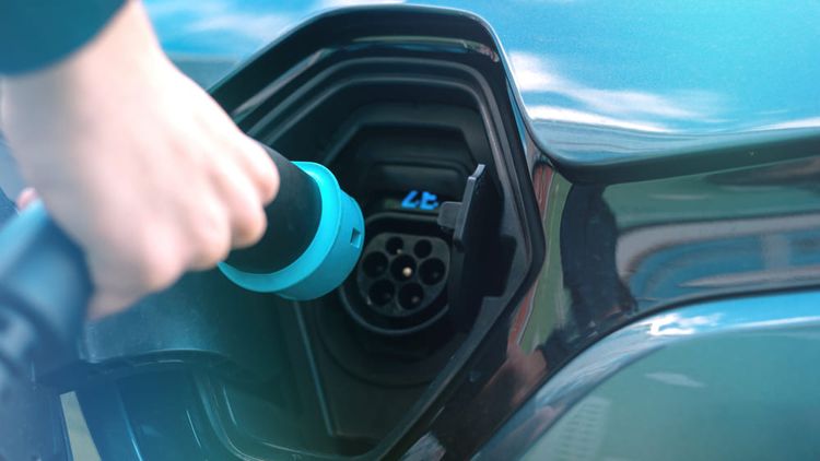 Branchement d'une voiture électrique.