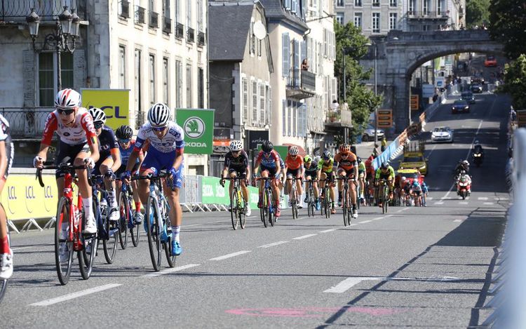 L'édition 2024 du Tour Féminin International des Pyrénées, de passage à Pau.