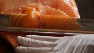 La Maison Casteigt fume artisanalement du saumon depuis 1989 à Pau.