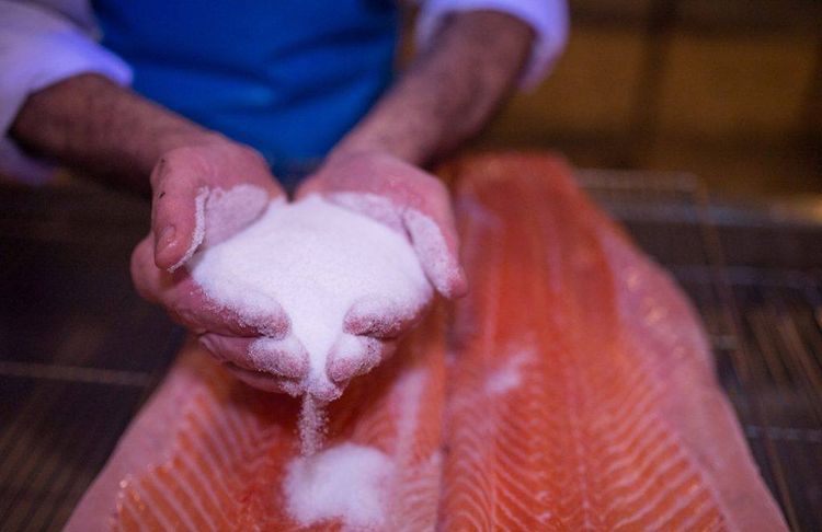 La Maison Casteigt fume artisanalement son saumon à Pau depuis 1989.