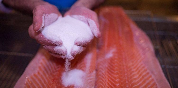 La Maison Casteigt fume artisanalement son saumon à Pau depuis 1989.