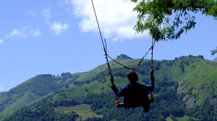 A Accous, le parc d'accrobranche Oba'O propose de multiples activités.